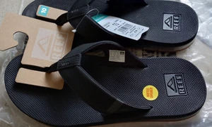 Men's REEF Flip Flops Fanning Low With Bottle Opener on Sole NWT Size 10 - Picture 1 of 3