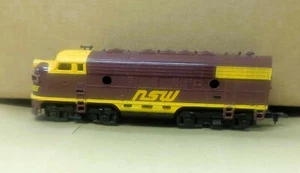 Tyco HO Scale - NSW Railway Diesel Locomotive 4015 - Picture 1 of 3