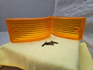 1977-91 PORSCHE 924 944 TURN SIGNAL LIGHT LENS L OR R FRONT BOSCH VINTAGE OEM - Picture 1 of 7