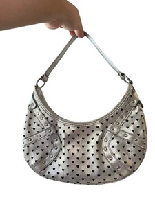 Bolso de Hombro Y2k Mudd Baguette De Colección Plateado Imitación Cuero Corazón Recortes - Imagen 1 de 9