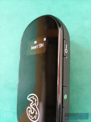 HUAWEI / 3 E586 WIFI HOTSPOT / PORTABLE 3G MOBILE BROADBAND MODEM ROUTER - Image 1 of 4