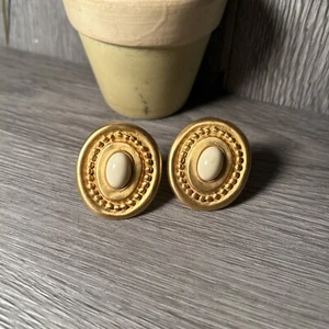Vintage Large Oval Matte Satin Gold Tone Clip On Earrings Etruscan Style 1.5" L - Picture 1 of 8