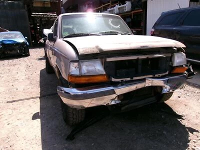 Brazo de control inferior delantero derecho usado delantero se adapta a: Ford Ranger 1998 4x2 delantero Foto 1 de 4