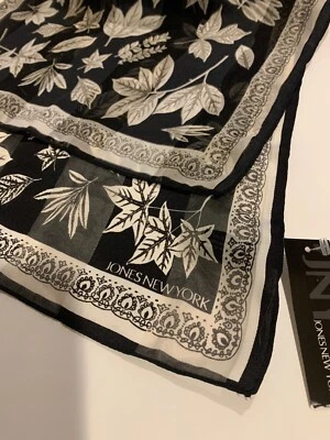 Bufanda Jones New York Diseño Hoja Helecho Blanco y Negro 13" x 58" Nueva con Etiquetas Foto 1 de 4