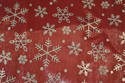 Copos de nieve metálicos plateados sobre tela de gasa por comprar Foto 1 de 4
