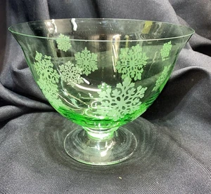 Vintage MCM 60’s Green Compote Bowl With Clear Footed Base & Frosted Snowflakes - Picture 1 of 7