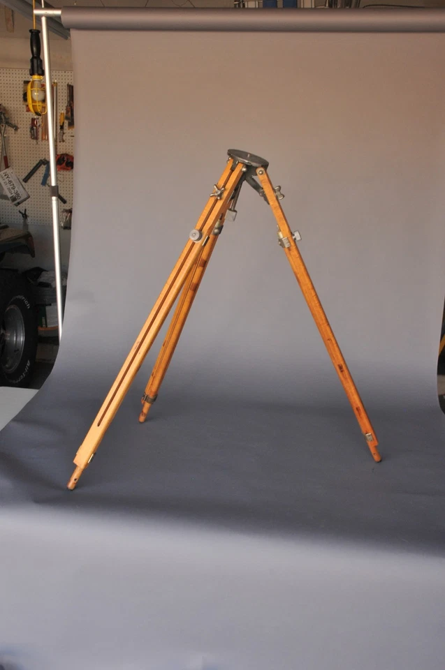 Tripé telescópico de madeira antigo Eastman Kodak Co. 55" - Imagem 1 de 4