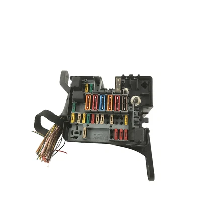 9628024480 SCATOLA CENTRALINA FUSIBILI PEUGEOT 206 CC (2001) 1.6 BENZINA 80KW 3P - Immagine 1 di 4