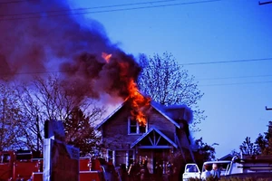 Original 35mm Slide, U.S. House Fire, Vintage Fire Truck / Engine - Picture 1 of 1