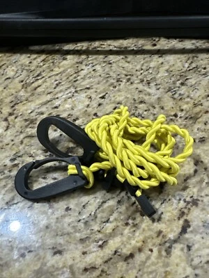 Línea de ropa Coghlans sin clavijas bungee portátil con dos clips en el extremo 6 pies/1,8 m 0433 Foto 1 de 3