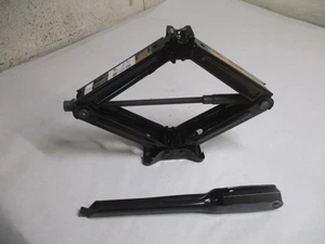 2016 Chevrolet Trax Wheel Tire Jack Assembly w/Tool OEM LKQ - Picture 1 of 7