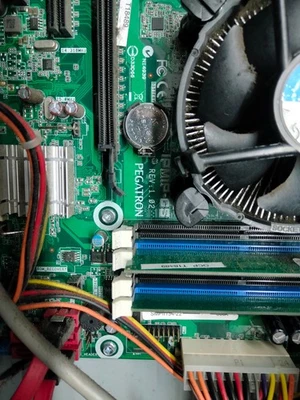 SCHEDA MADRE PEGATRON IPMIP-GS + 4GB DDR3 +  PROCESSORE INTEL I3+ REGALO CASE - Immagine 1 di 3