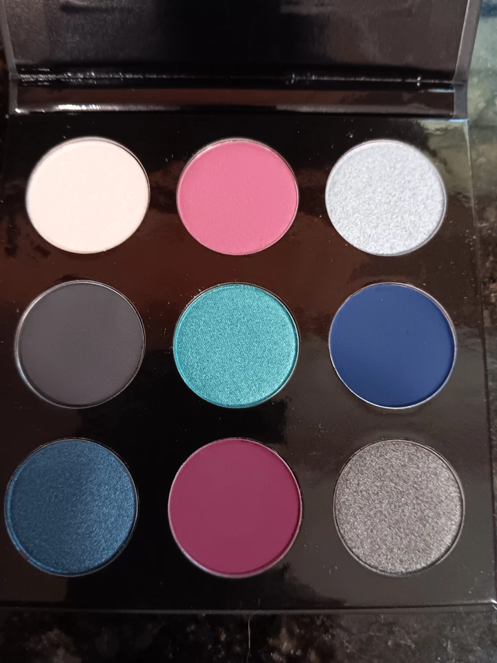 Nuevo en caja Color Me Beautiful Color Artist Luminary Palette 9 sombras de ojos Foto 1 de 4