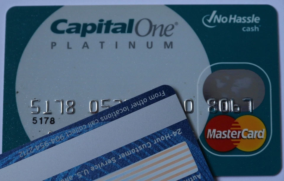 Expired Capital One Platinum Credit Card Master Card No Hassle USA - Image 1 of 1