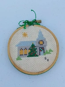 Completado Contado Punto de Cruz Adorno de Navidad Iglesia 3.5" - Imagen 1 de 2