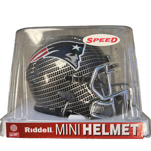 Rare New England Patriots Carbon Fiber Hydro-Dipped Riddle Mini Helmet