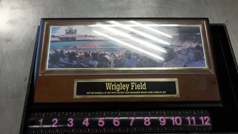 Wrigley Field Milwaukee Braves Hank Aaron Commemorative Plaque Photograph Photo Cover