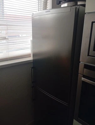 Samsung Kühl -Gefrierkombi Freistehend Voll Funktionsfähig Silber - Bild 1 von 4