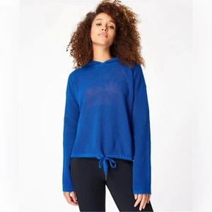 Sudadera con capucha tejida de malla SWEATY BETTY Wimbledon talla mediana azul ropa de resort - Imagen 1 de 13