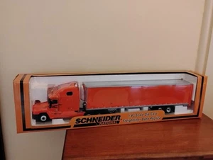 NIB 2003 Schneider National Freightliner Truck Replica 1:43 Scale Diecast Bank - Imagen 1 de 12