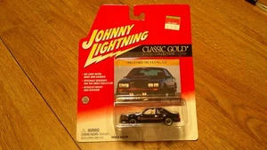 Ford Mustang GT 2002 Johnny Lightning negro 1982 colección clásica dorada #HW 12 - Imagen 1 de 7