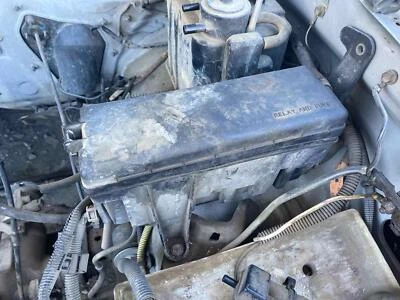 Toyota Tundra SR5 4dr 4.7L Engine Fuse Box 2001 2002 Build Date From 03/2001 Foto 1 de 4