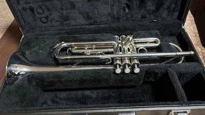 YAMAHA YTR-2330S silver Trumpet with Hard Case musical instrument - Image 1 of 4