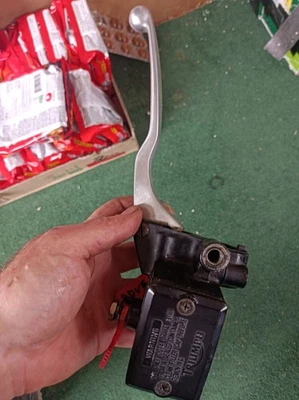 Triumph Thunderbird Legend Adventurer 900 triple freno cilindro maestro Foto 1 de 4