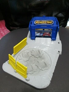 Hot Wheels Monster Jam Tire Shop Crash Pack - Foto 1 di 6