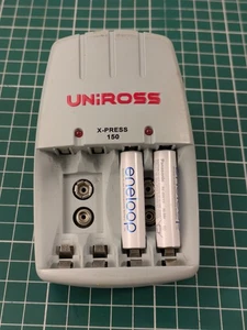 UNiROSS X-PRESS 150 Universal Ni-MH / Ni-CD AKKU LADEGERÄT für AA / AAA / 9V - Bild 1 von 8