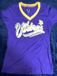 New Women’s Minnesota Vikings Vneck T-shirt Medium - Picture 1 of 3