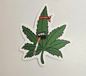 Smoking Weed Leaf Vinyl Sticker Waterproof Ganja Decal - Foto 1 di 4