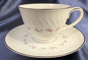 Set 11 tazze/piattini Noritake vintage Cheri Fine China 6352 disponibili Giappone come nuovi - Foto 1 di 6