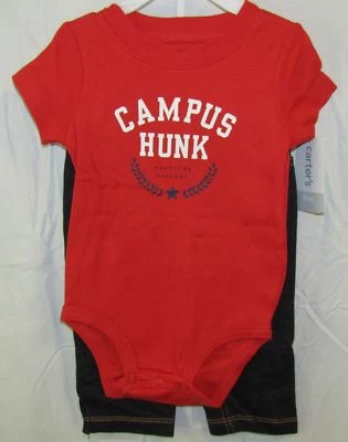 НОВЫЙ CARTERS BABY МАЛЬЧИКОВ КАМПУС HUNK БОДИ И СИНИЙ ДЖИНСОВЫЕ БРЮКИ 2 ИЗДЕЛИЯ КОМПЛЕКТ 9 М - Изображение 1 из 2