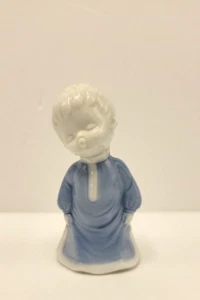 Figura De Colección de Niño Seymour Mann Porcelana Azul y Blanco Creada en Japón - Imagen 1 de 7