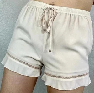 NUOVI REVOLVE Heartloom Alida crepe cravatta arricciata all'uncinetto pantaloncini cottage fluenti S - Foto 1 di 5