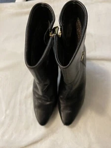 TAHARI GABE Suede Fold Over Ankle Boots Side Zip Black Heels Women's Sz 8M - Picture 1 of 13