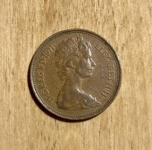 1971 2 'NEW PENCE' British Elizabeth II Coin VERY RARE - Picture 1 of 2
