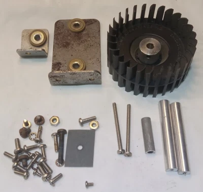 Piezas de proyector de películas Kodak Analyst de colección soportes de cuchilla de ventilador tornillos Foto 1 de 4