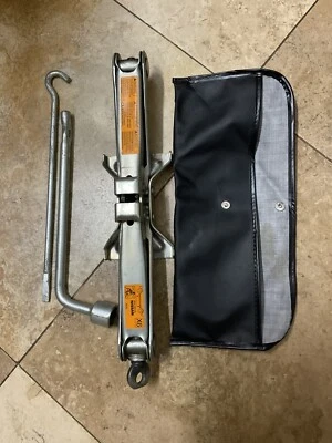 Infinity I35 G35 2002-2004 gato de neumático y herramientas OEM Foto 1 de 4