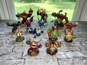 Skylanders Giants Lot of 14 Figures, XBOX 360 Portal of Power and Tote Bag - Picture 1 of 12