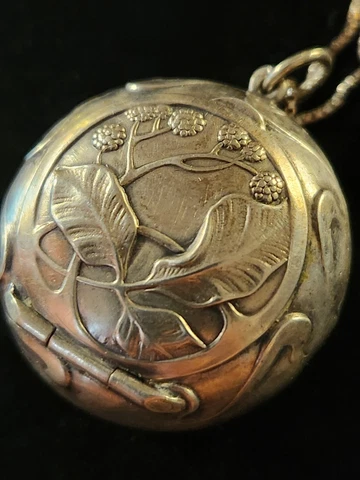 French Art Nouveau  Silver Pill Box Cover