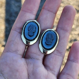 Vintage Sarah Coventry Gold Tone Black Cameo Clip Earrings On Earrings Oval - Picture 1 of 8