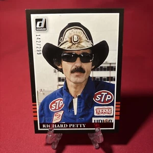 2018 Donruss Racing Richard Petty Retro rot /299 Karte #104 TA439 - Bild 1 von 3