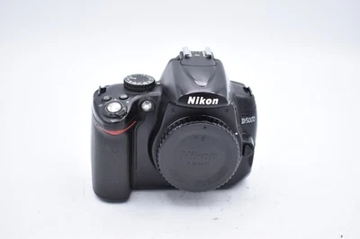 Nikon D5000 DSLR Camera Body {12.3MP} (Body Only) For Parts/Repair - Image 1 of 4