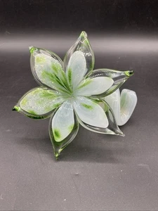 Florero/soporte para candelabro de vidrio artístico de Murano verde y blanco con copos de oro - Imagen 1 de 5