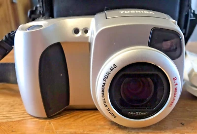 Câmera Digital Toshiba PDR-M5 Vintage 2.1 Mega Pixel com Bolsa Manual - Imagem 1 de 4