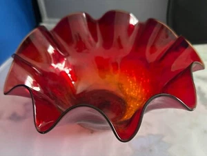 VINTAGE ROTE GLASSCHALE MIT RÜSCHENRAND KNISTERNDER BODEN PERFEKTER ZUSTAND - Bild 1 von 5
