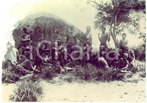 1910 ca SOUTH AFRICA Indigenous people in a village - Photo William LAWS CANEY - Imagen 1 de 1