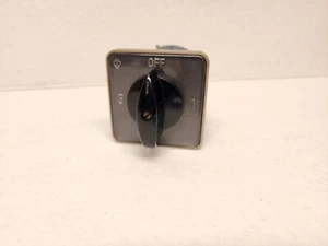 Kraus & Naimer A10 VDE 0660 Rotary panel Switch 10 A, 600v, 4 positions - Picture 1 of 10